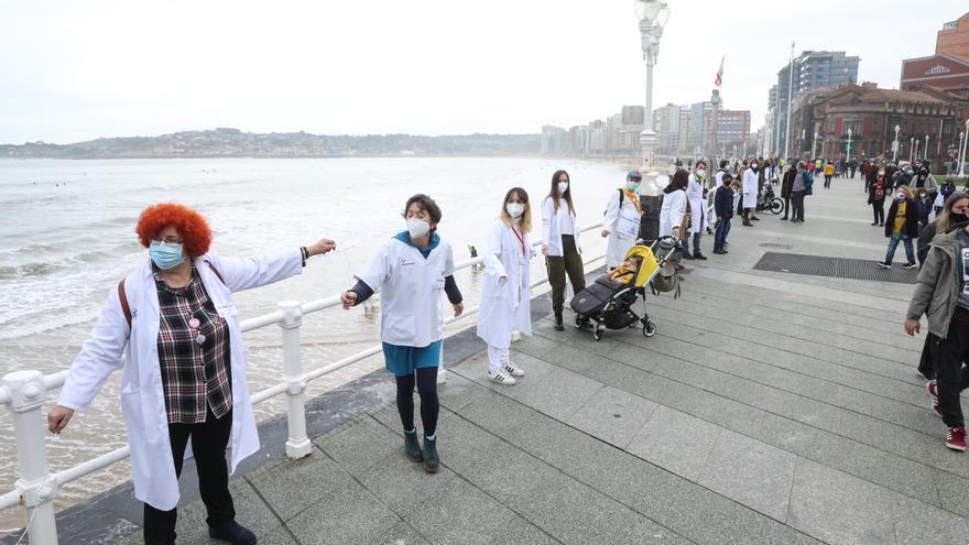 Cadena humana en Gijón por la sanidad pública