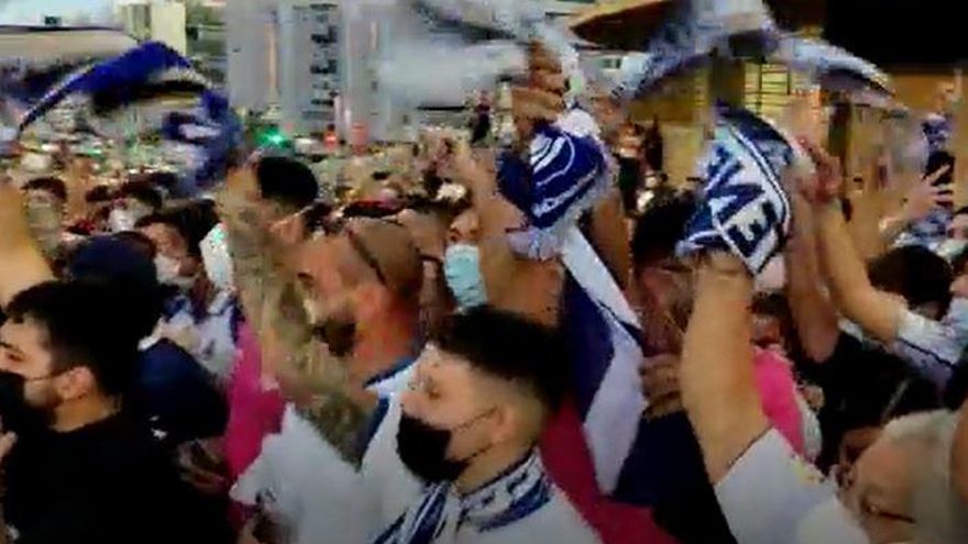 La afición del CD Tenerife anima el derbi