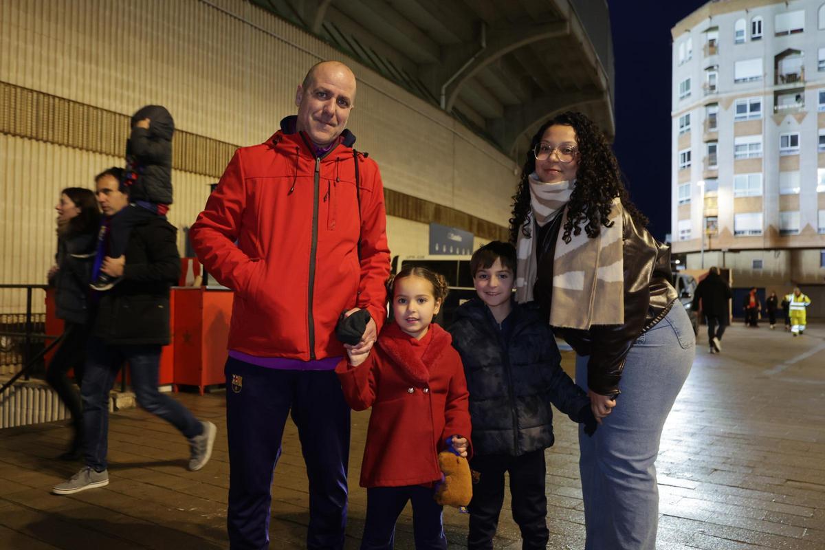 Galería | La lluvia respeta en el SkyFi Castalia y gran ambiente para ver el Barcelona-Athletic de la Supercopa