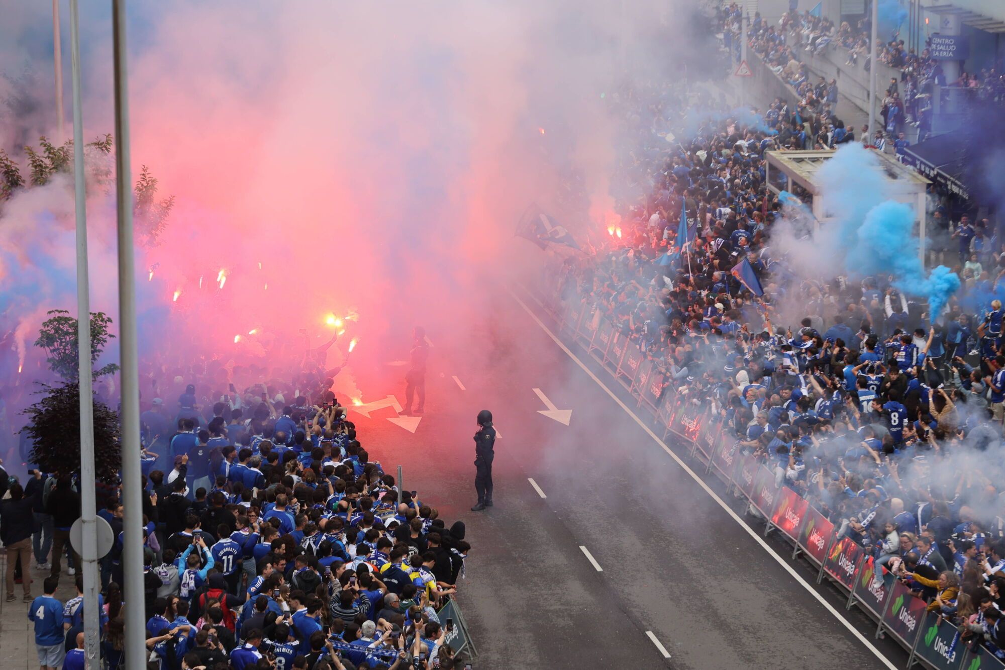 Así fue el recibimiento de la afición al Real Oviedo y toda la previa del último partido de la temporada