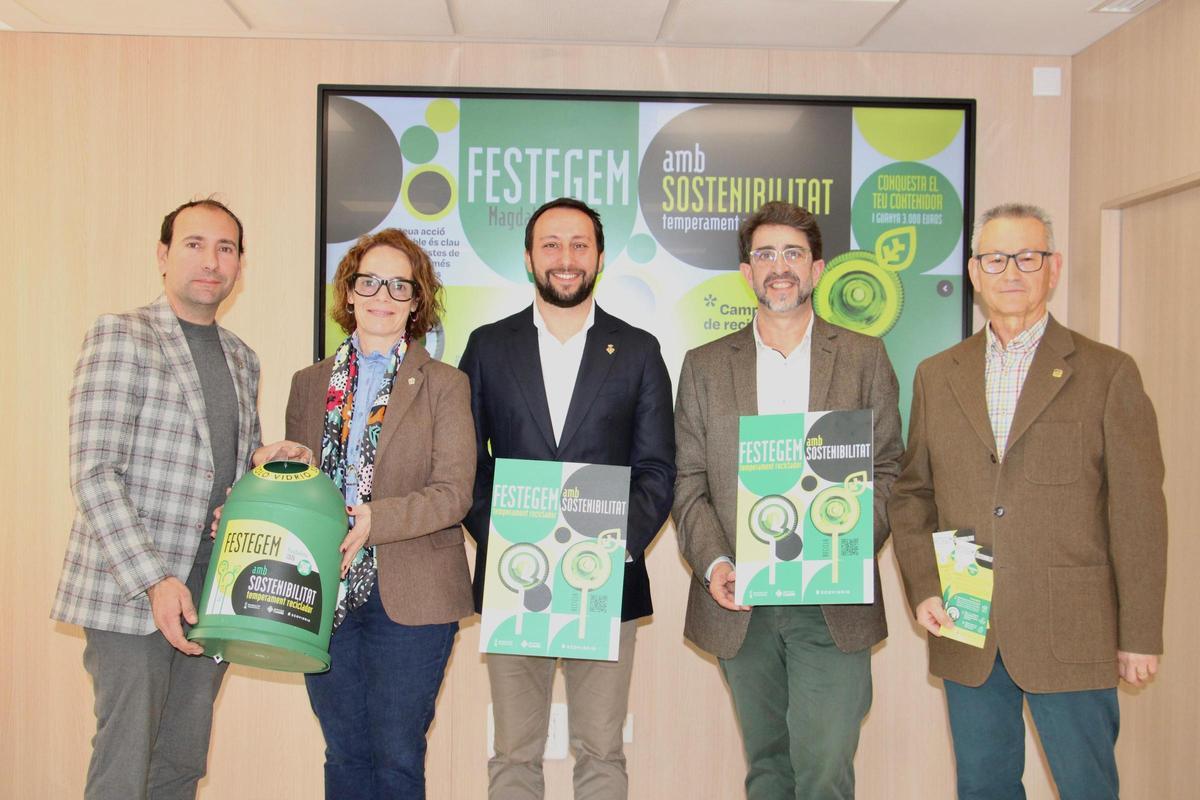 La presentación de la campaña por parte del Ayuntamiento, Ecovidrio, gaiatas y collas ha tenido lugar este miércoles en el consistorio.