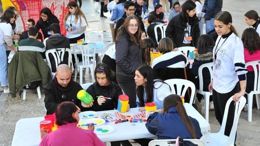 La plaza del Congreso Eucarístico fue el escenario ayer de la celebración del Día del Voluntariado.