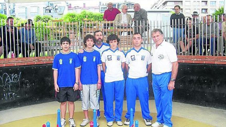 Las parejas de los centros asturianos de Torrevieja y Siero-Noreña de Buenos Aires.