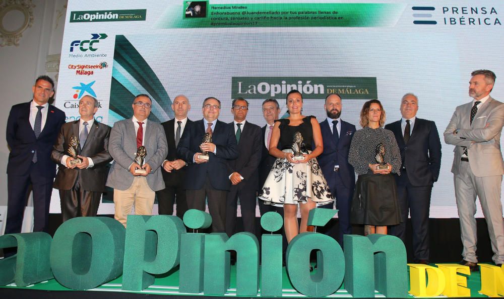 La Opinión entrega cinco premios al Club Balonmano Femenino Málaga Costa del Sol; a la Asociación de Voluntarios de Oncología Infantil (AVOI); al presidente del grupo La Canasta; a Turismo Andaluz, y a la cantante Lamari