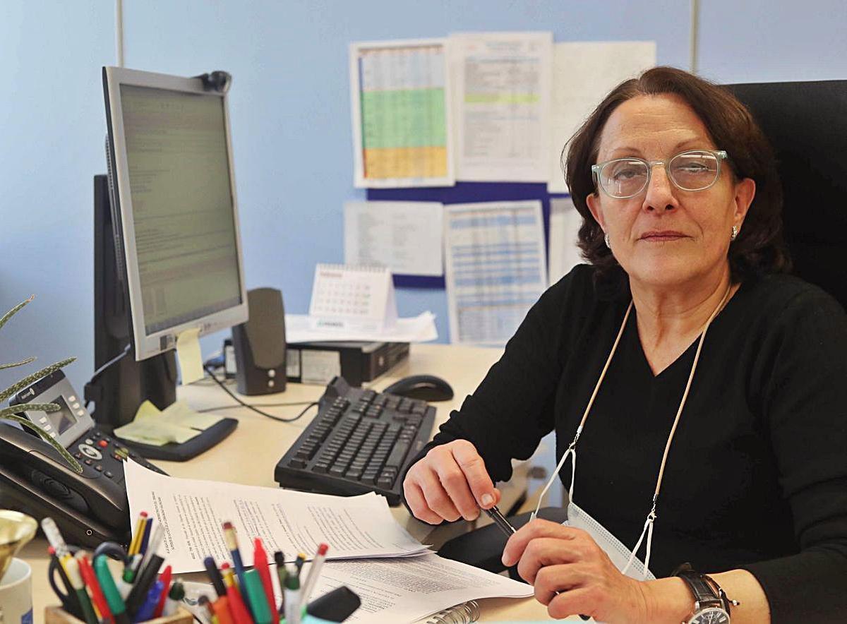 La subdirectora de Epidemiología, en su despacho.