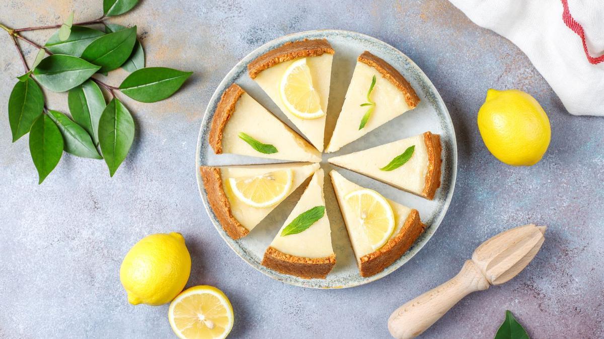 Así de fácil se puede elaborar una tarta de limón (y con muy pocos ingredientes)