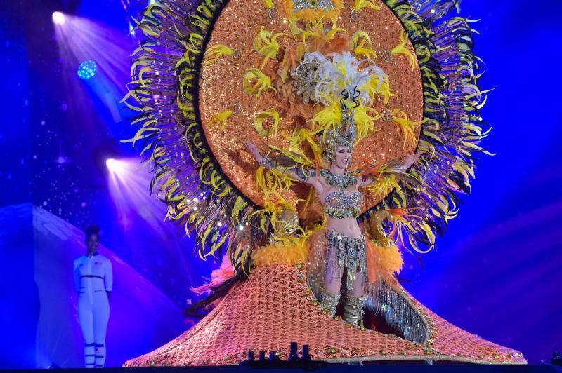 17-03-2019 SAN BARTOLOMÉ DE TIRAJANA. REINA CARNAVAL DE  MASPALOMAS. 01. LILIIA RIKHTER. Fantasía: ?Pájaro de fuego?. Diseñador: Diseños Doble M. Patrocinador: hotel Rondo; La Burguesa Canaria; Frederick Hair Salon; Sense Beauty Boutique; Instituto Médico, Salud e Imagen ? IMSEI CLINIC; y Lilly Rikhter Production   Fotógrafo: ANDRES CRUZ  | 17/03/2019 | Fotógrafo: Andrés Cruz