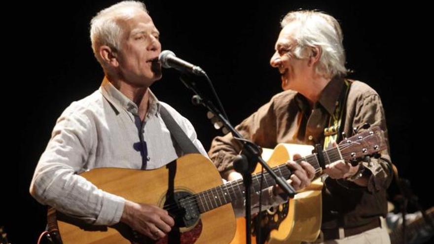 Arriba, Felipe y Bottamino, en un momento de la actuación. A la derecha, público asistente al concierto.