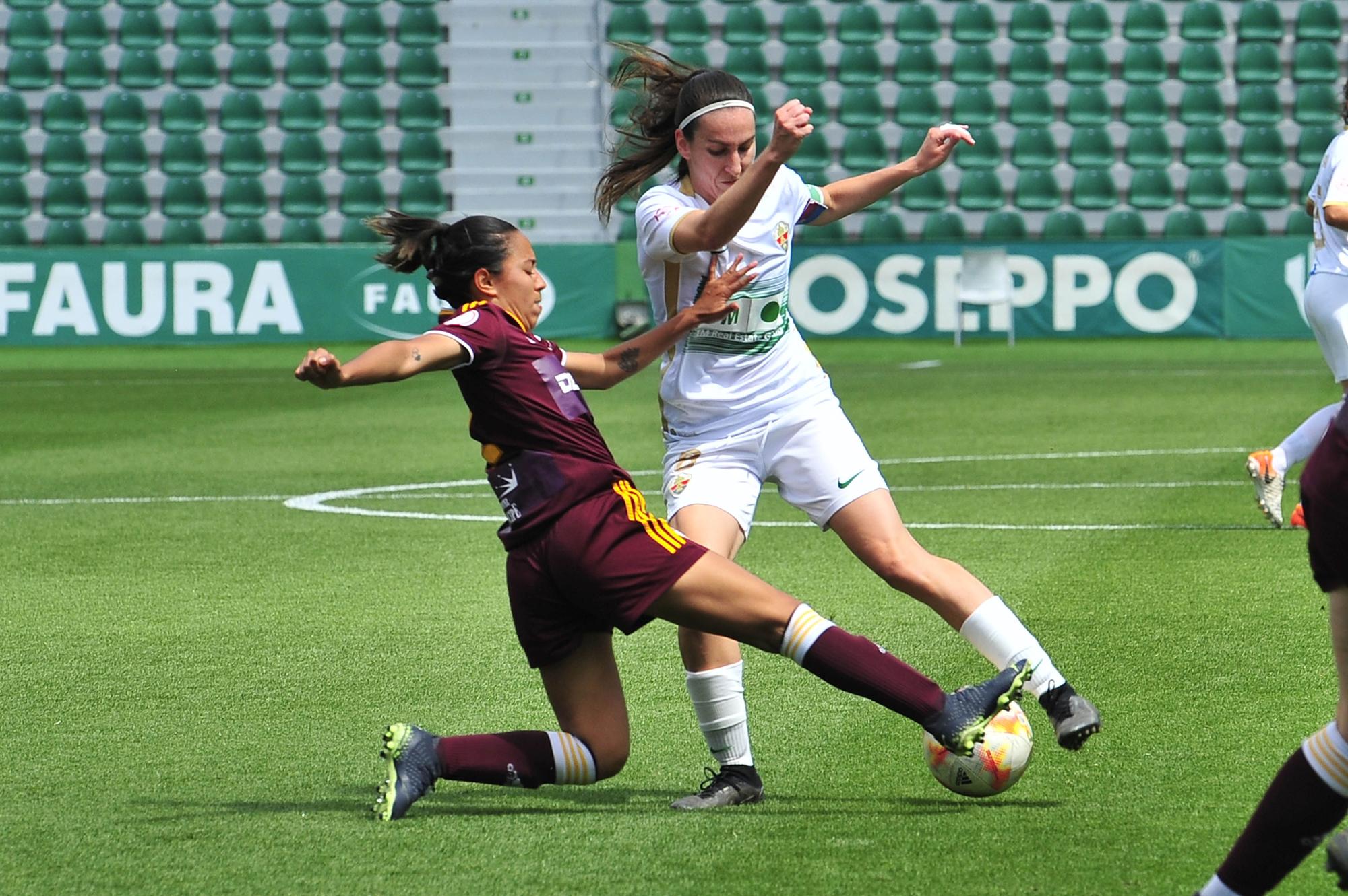 El Elche Femenino celebra su ascenso a Segunda RFEF jugando en el Martínez Valero