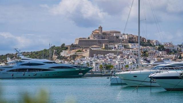 Marina Ibiza se ha convertido en uno de los puntos de encuentro más afamados de la isla. | FOTOS: MARINA IBIZA