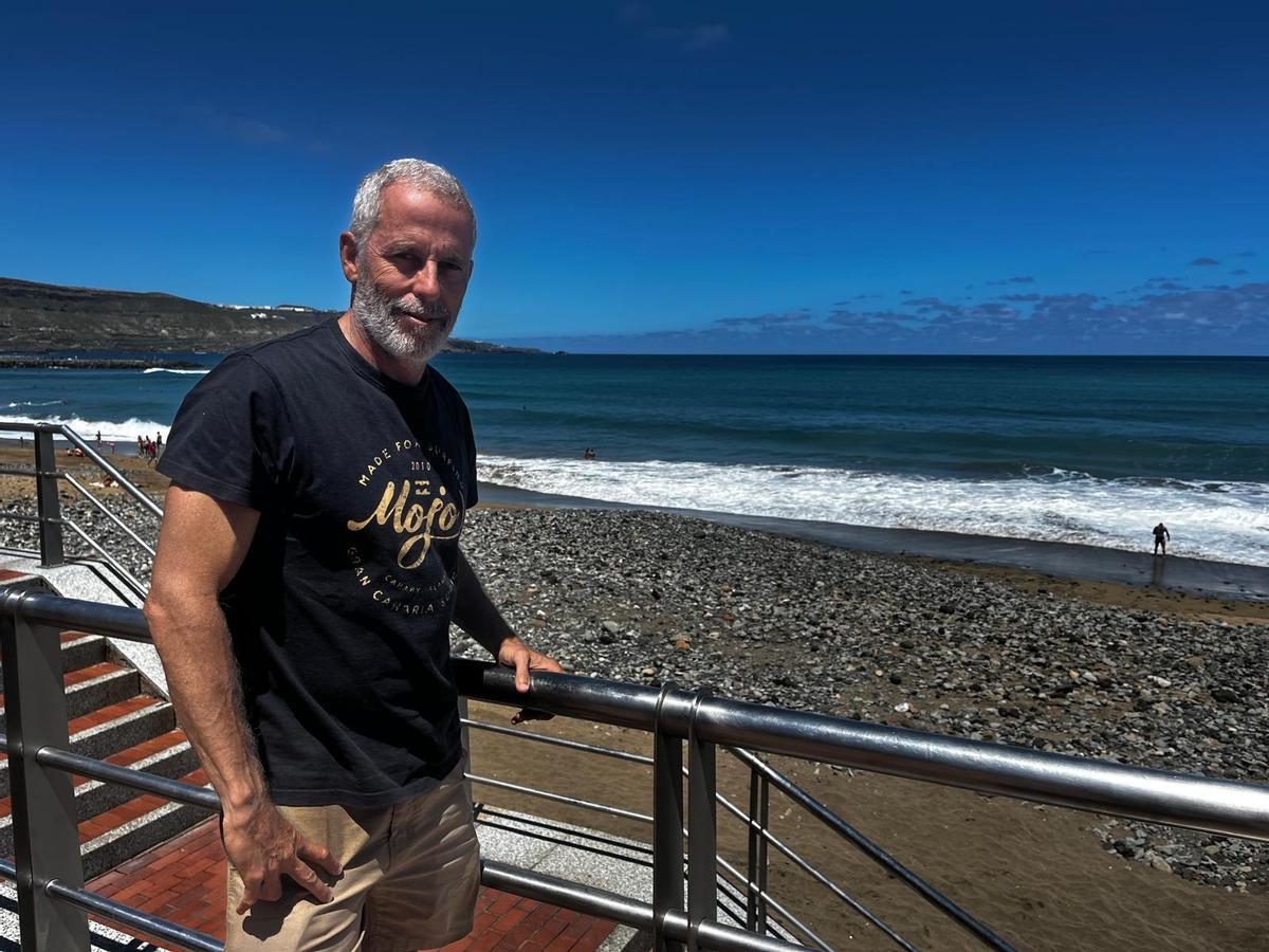 Eduardo Acosta, dueño de Mojo Surf.