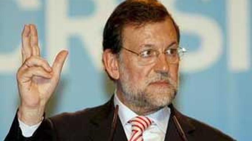 Mayor Oreja desaconsejó a San Gil ir tras Rajoy en la lista para las generales