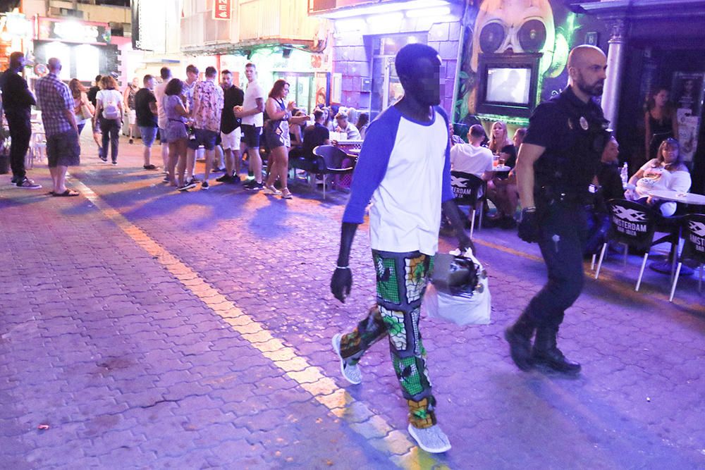 Una noche con la Policía en el West End en Sant Antoni (Ibiza)