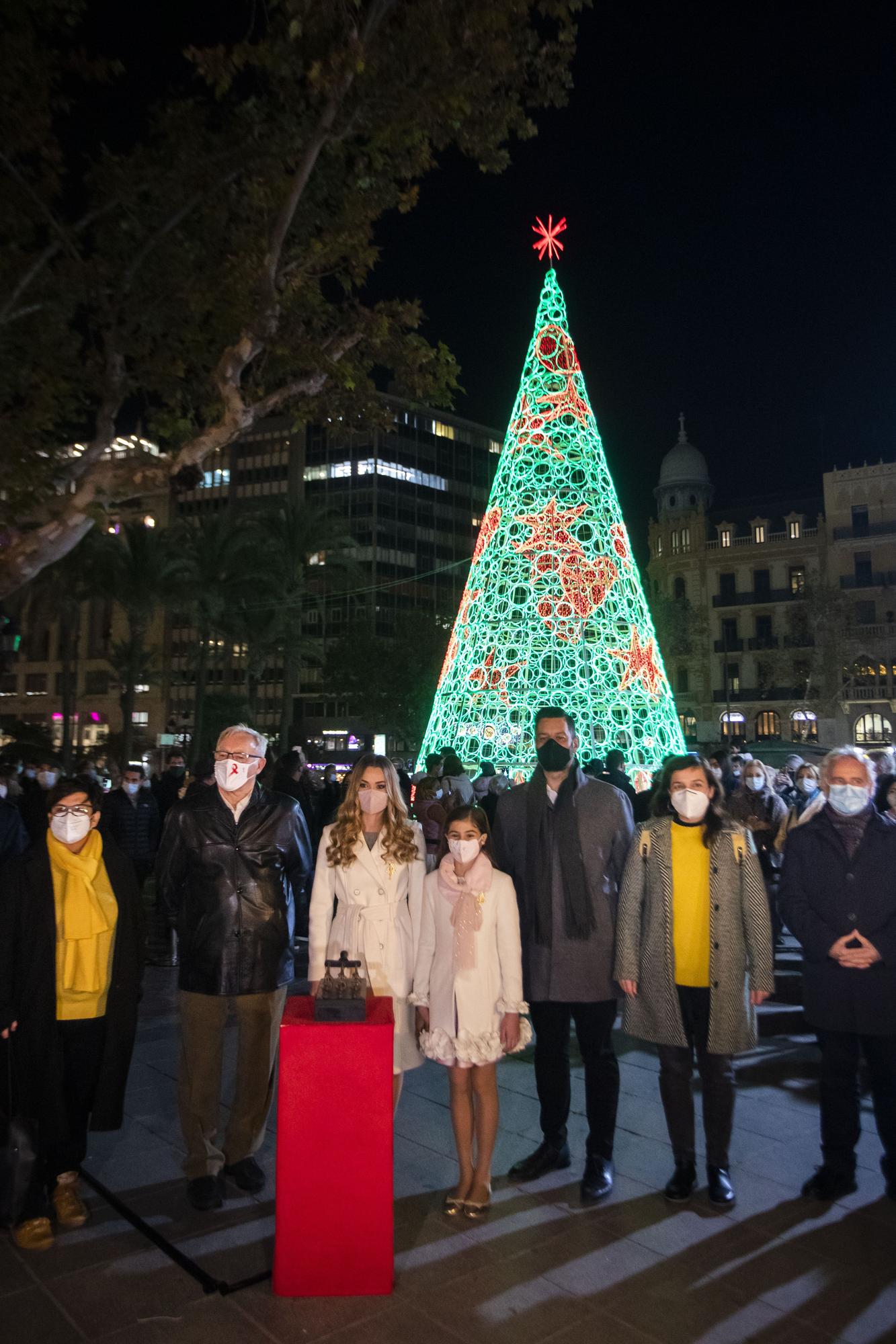 Así se ha encendido la iluminación navideña de la Plaza del Ayuntamiento de València