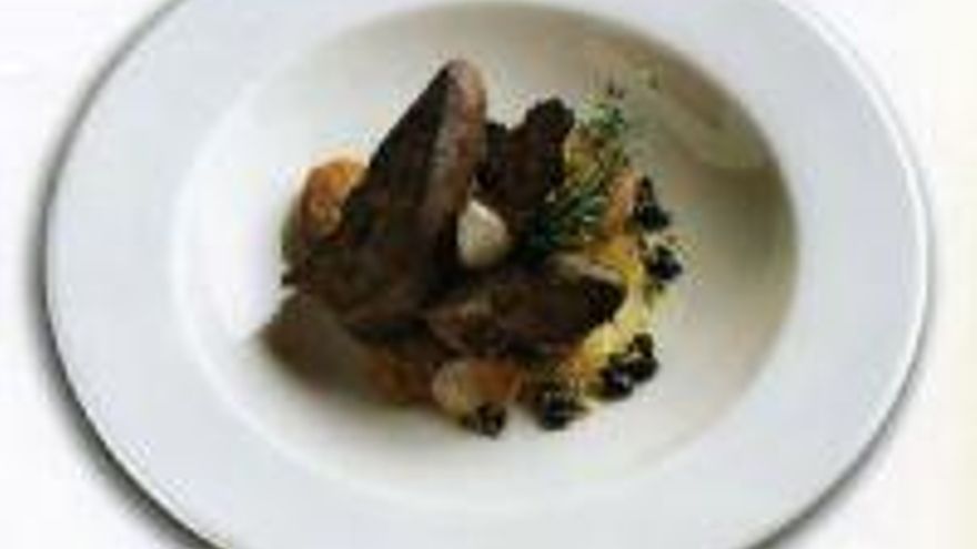 Salteado de hígado de ternera con patatas al tuétano y vinagreta de trufa Salteado de hígado de ternera con patatas al tuétano y vinagreta de trufa