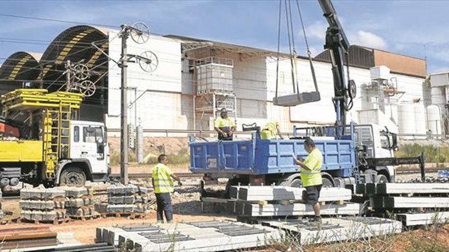 Fomento ya puede instalar el tercer carril en la otra vía a falta del AVE