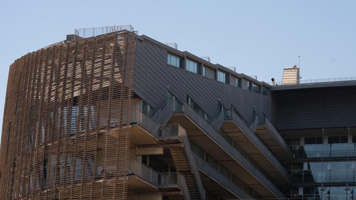 Fachada del edificio del Parque de Recerca Biomédica de Barcelona (PRBB).