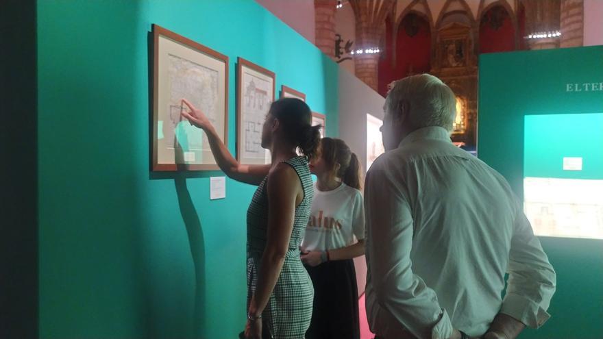 Clara San Damián, asombrada ante la belleza de la exposición &quot;Salus&quot;