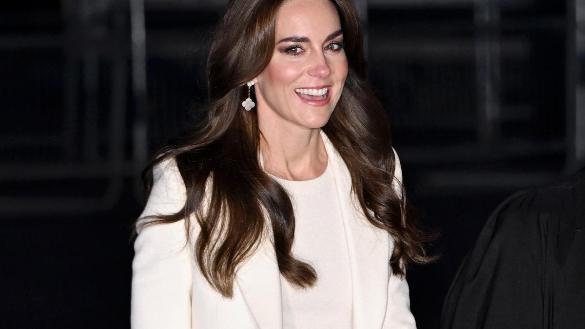 El abrigo blanco de Kate Middleton es el favorito YA de las mujeres de + de 40 años