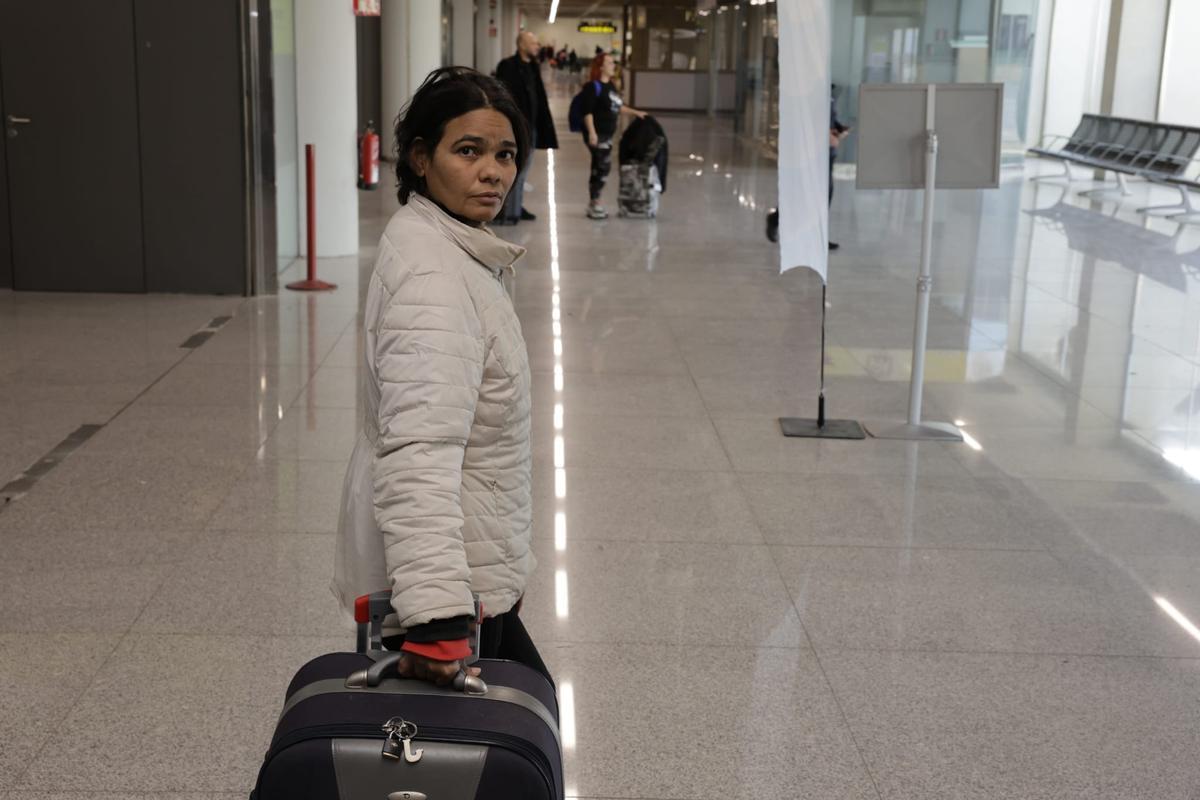 Vivir en el aeropuerto de Palma: "Llevo años sin un hogar, yo solo quiero encontrar un trabajo"