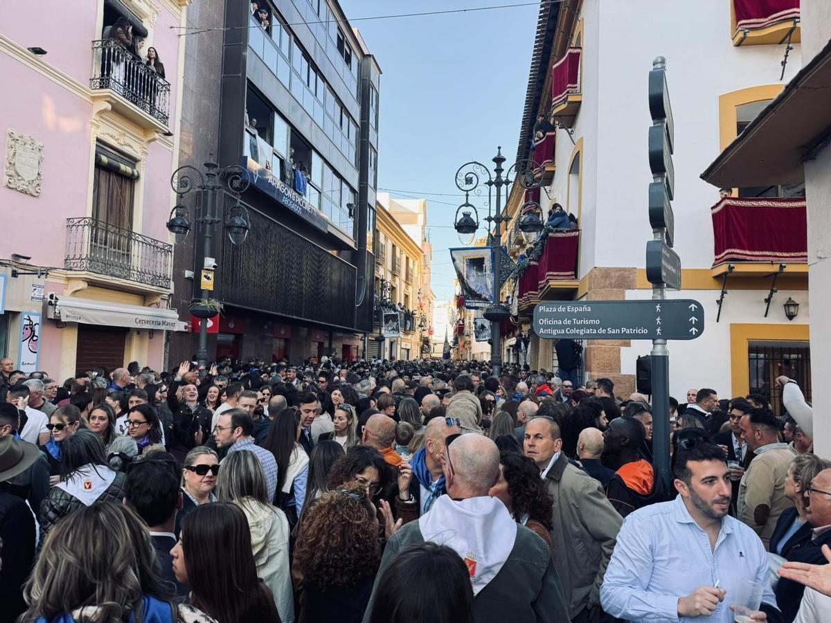 La céntrica calle Corredera durante uno de los días de procesión.