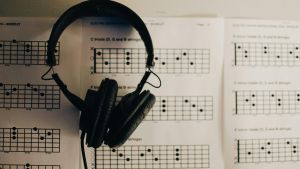 Según el estudio, algunas canciones pueden ayudar a mejorar el estado de ánimo.