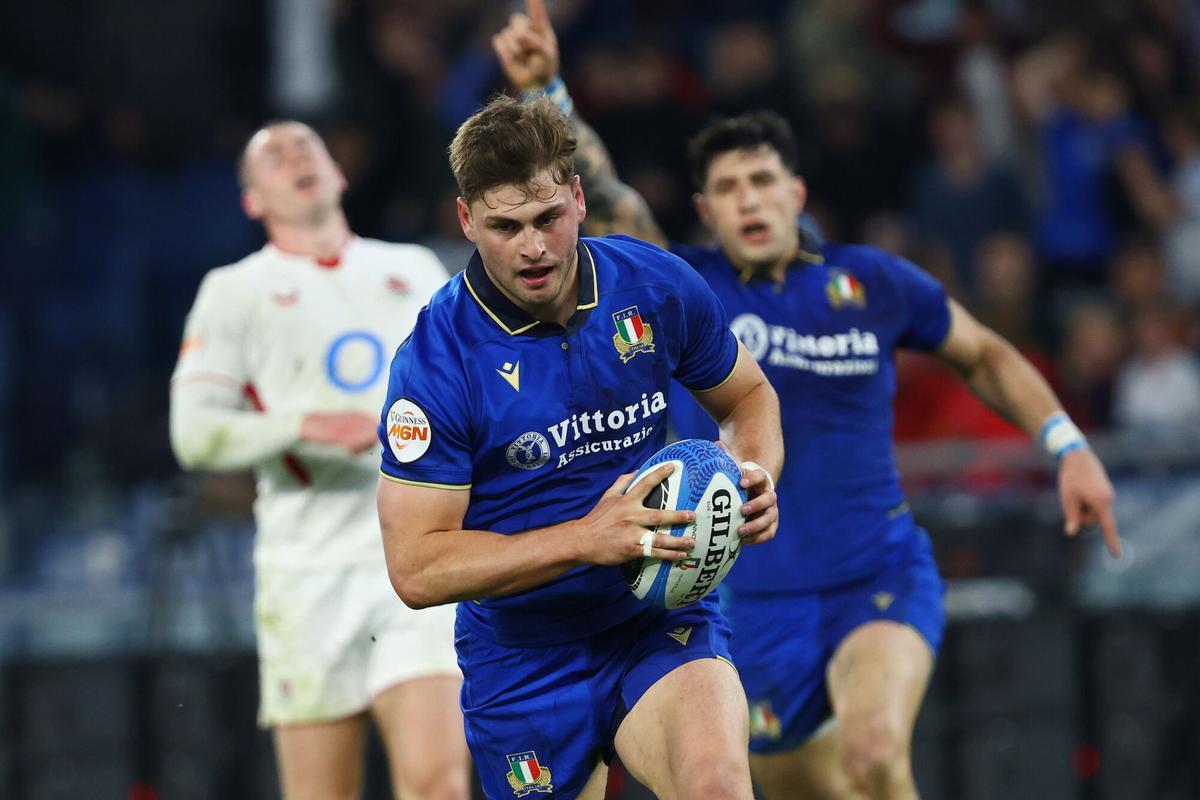 Leonardo Marin anota el ensayo que dio el triunfo a Italia ante Inglaterra en rugby por primera vez en la historia