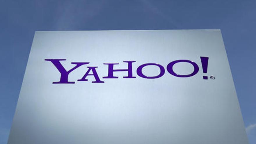 Logo de Yahoo sobre la fachada de su sede en Ginebra.