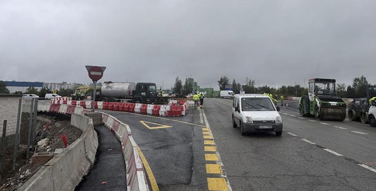 Los trabajos en la glorieta del enlace Granda Oeste.
