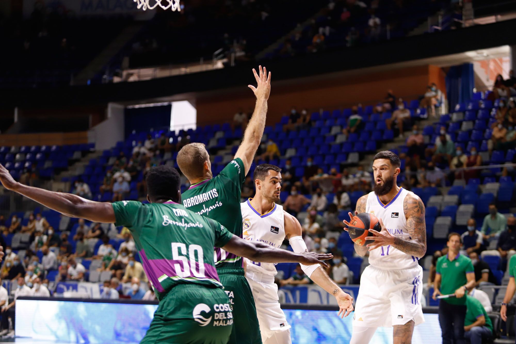 Carlos Cabezas juega su último partido con el Unicaja en el Carpena