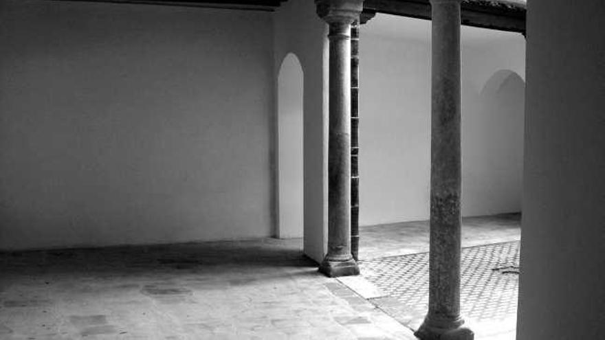 «Un espacio entre columnas, un espacio para el arte», es el lema de El Pacto Invisible.
