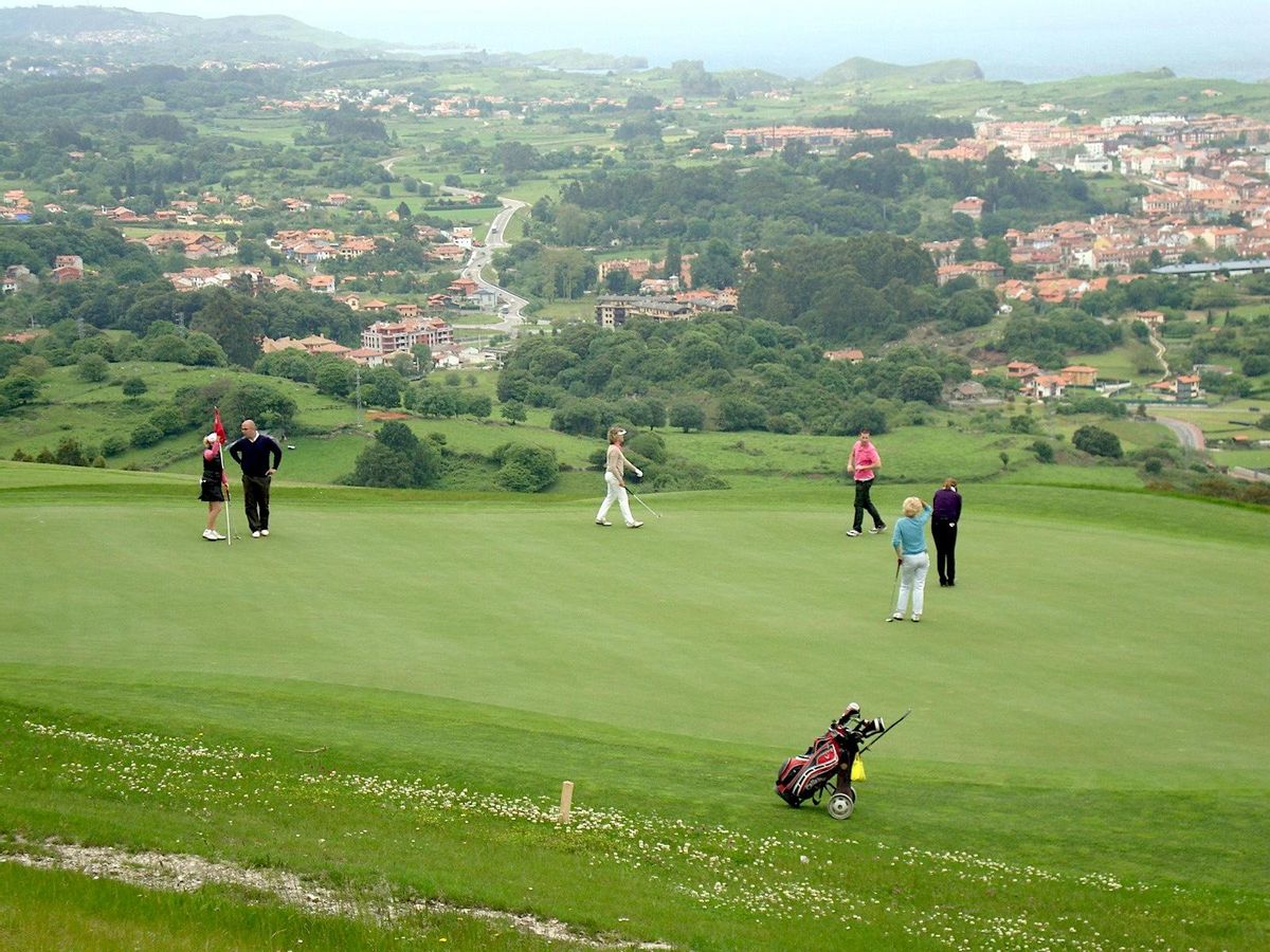 El campo de golf municipal de Llanes.