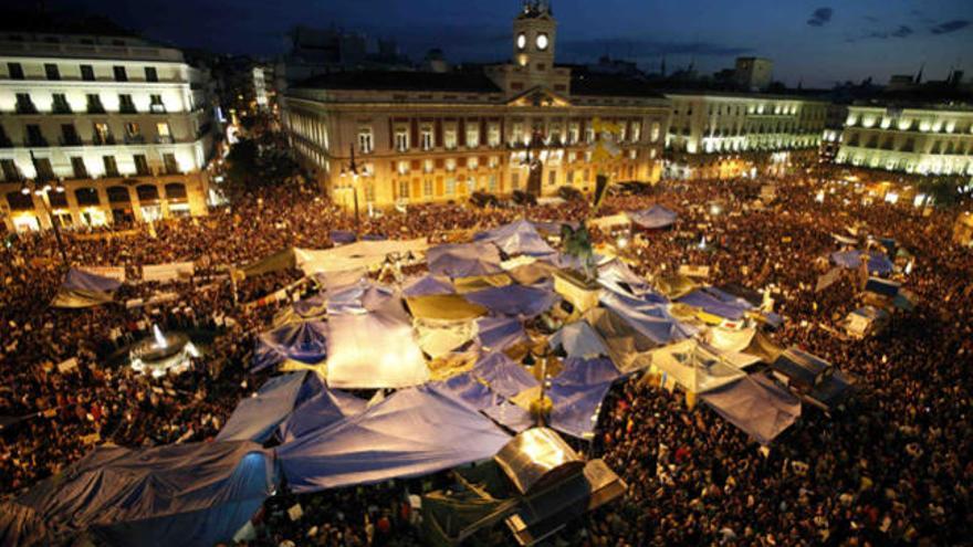 Aspecto, anoche, de la concentración del Movimiento 15-M en la Puerta del Sol.