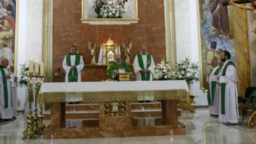 Calurosa despedida a los frailes franciscanos de la parroquia San Antonio de Padua