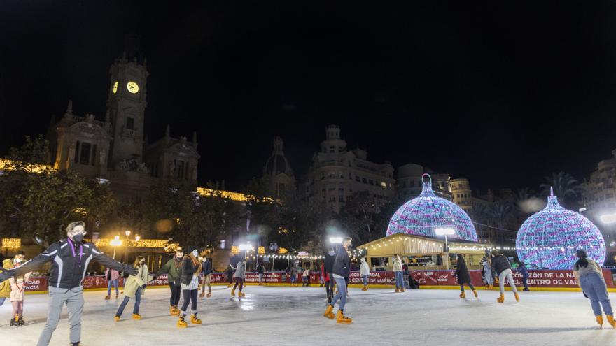 Así ha sido el encendido de las luces de Navidad en la Plaza del Ayuntamiento de València