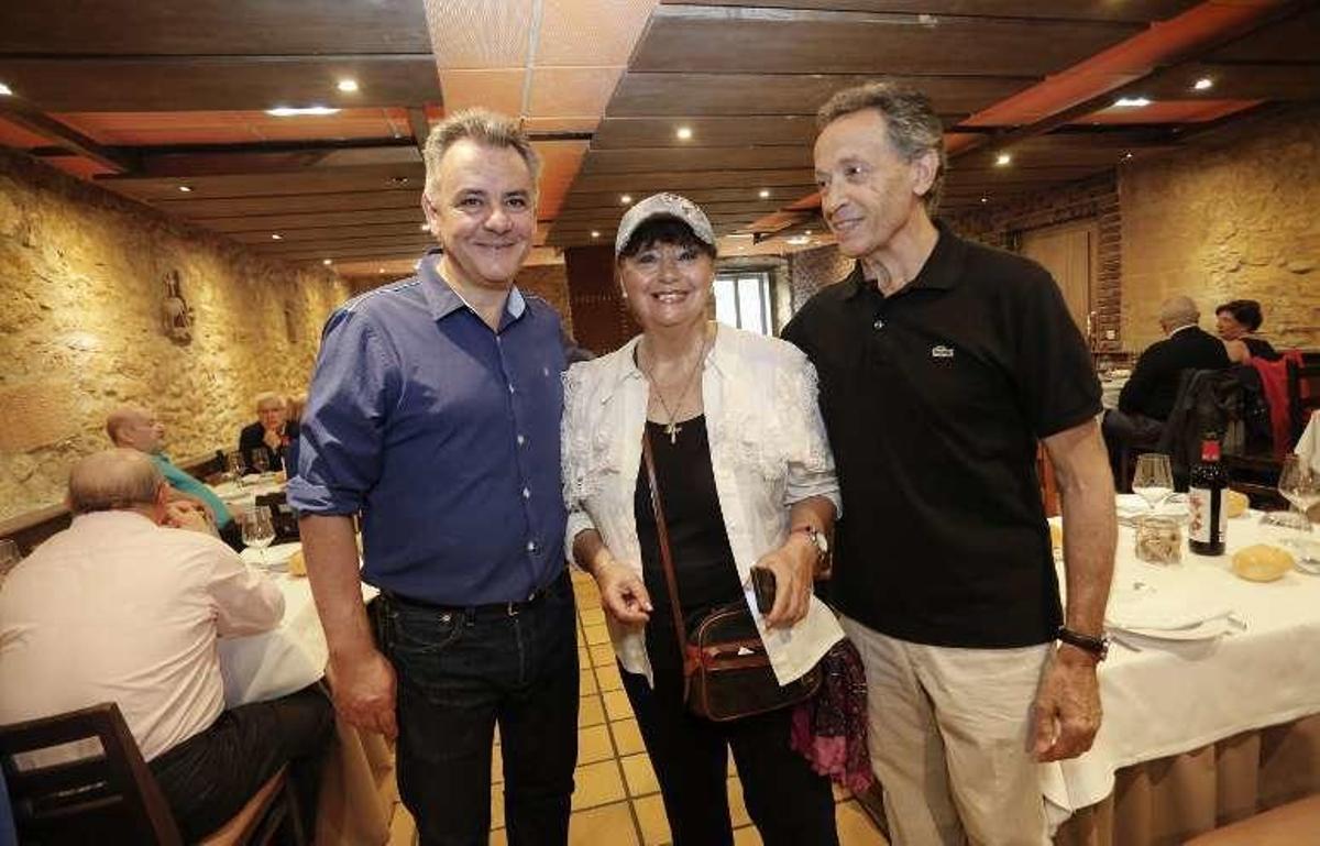 El Centro Asturiano de Madrid invita a fabes y hace amigos en Oviedo