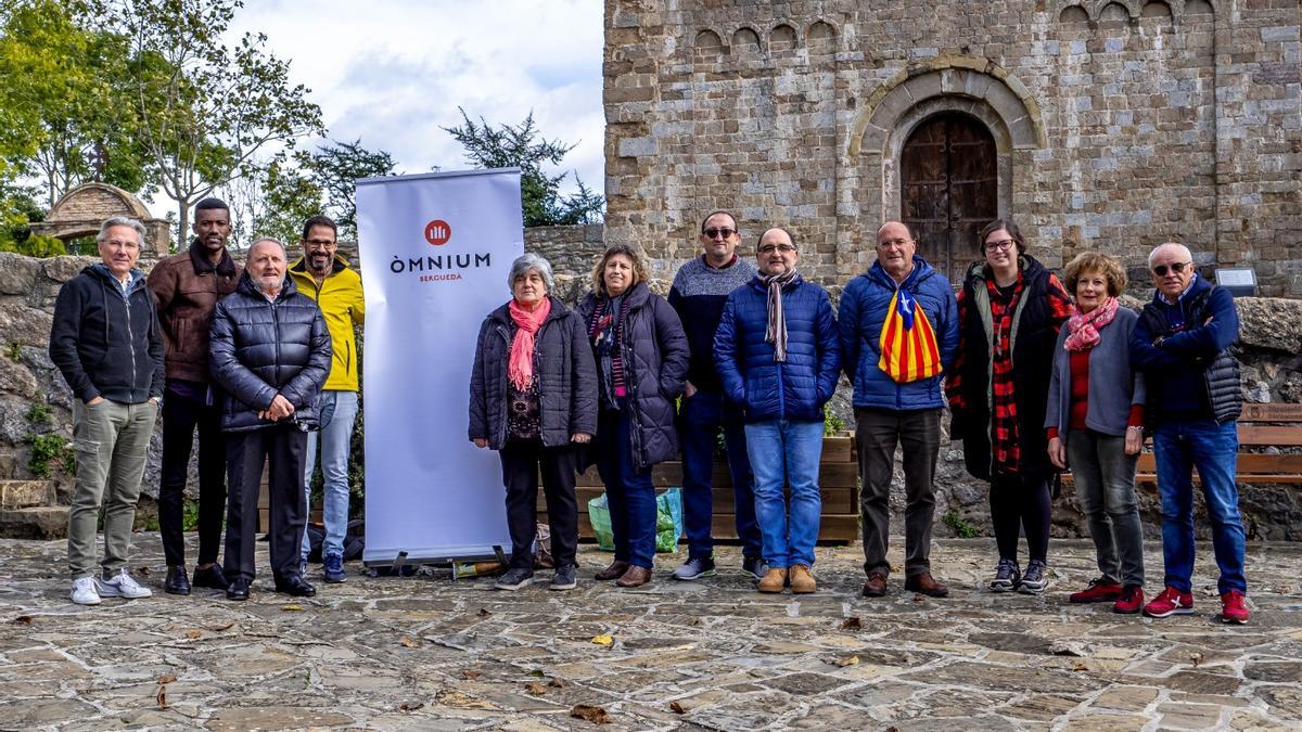 Membres d'Òmnium del Berguedà que van participar a la reunió anual, a Sant Jaume de Frontanyà