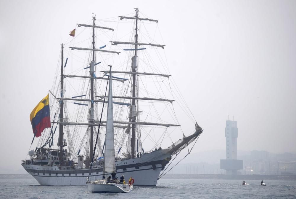 La Regata de Grandes Veleros abandona a A Coruña