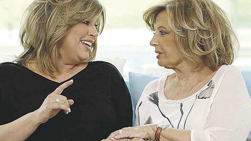 María Teresa Campos y su hija Terelu durante el programa &#039;Las Campos&#039;.