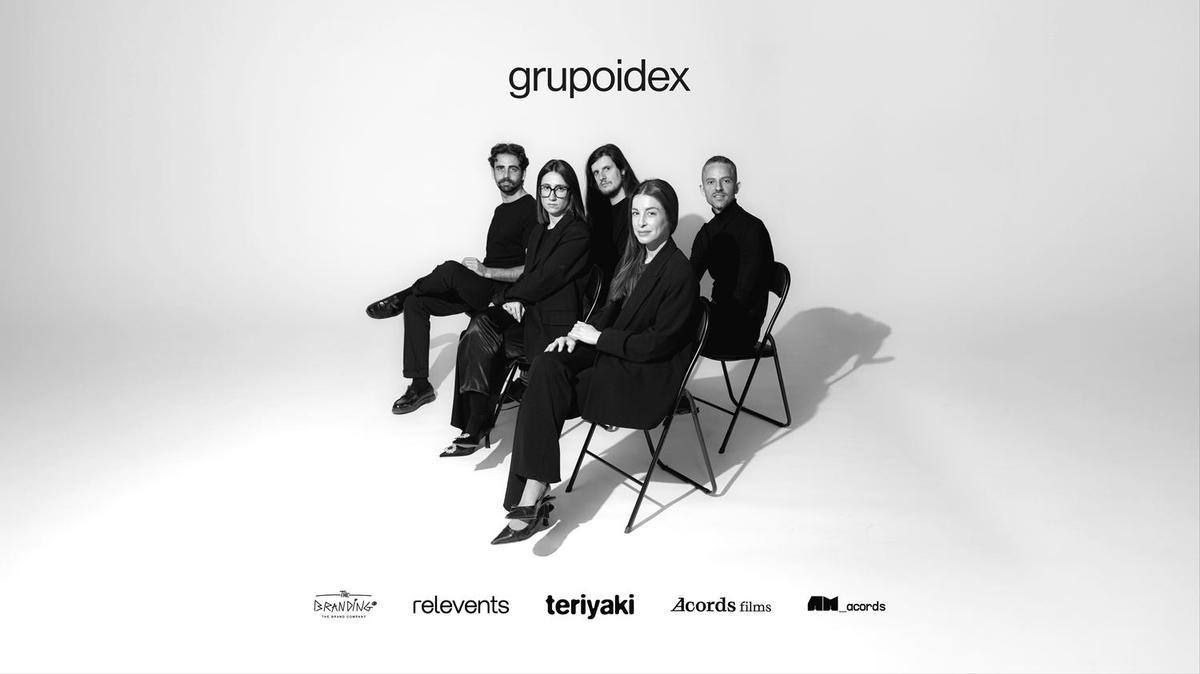 Imagen corporativa del 30 aniversario del grupo con los cinco responsables de la corporación.