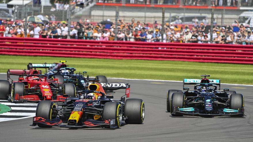 Max Verstappen y Lewis Hamilton.