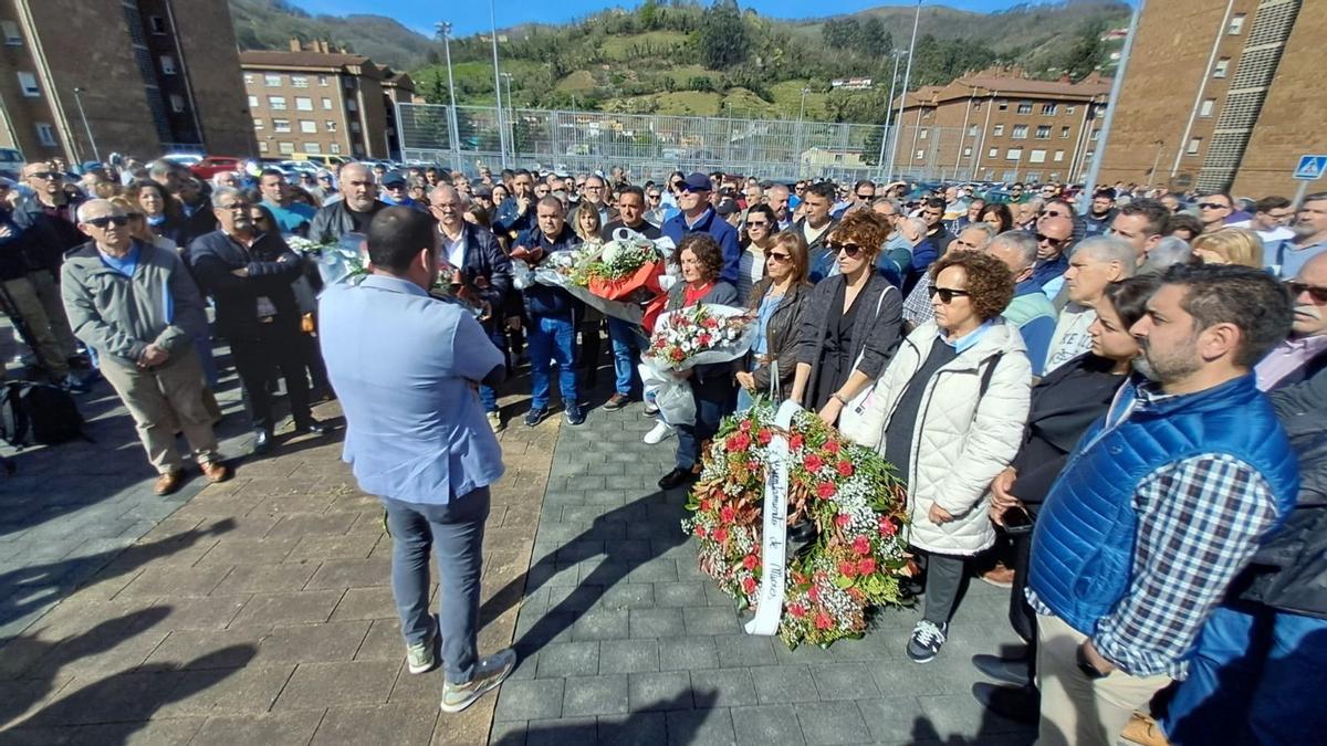 Homenaje en Mieres a los mineros fallecidos en la mina de Zarréu, en abril
