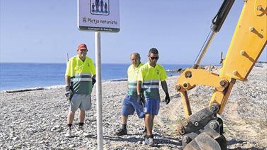 La playa naturista ya está señalizada