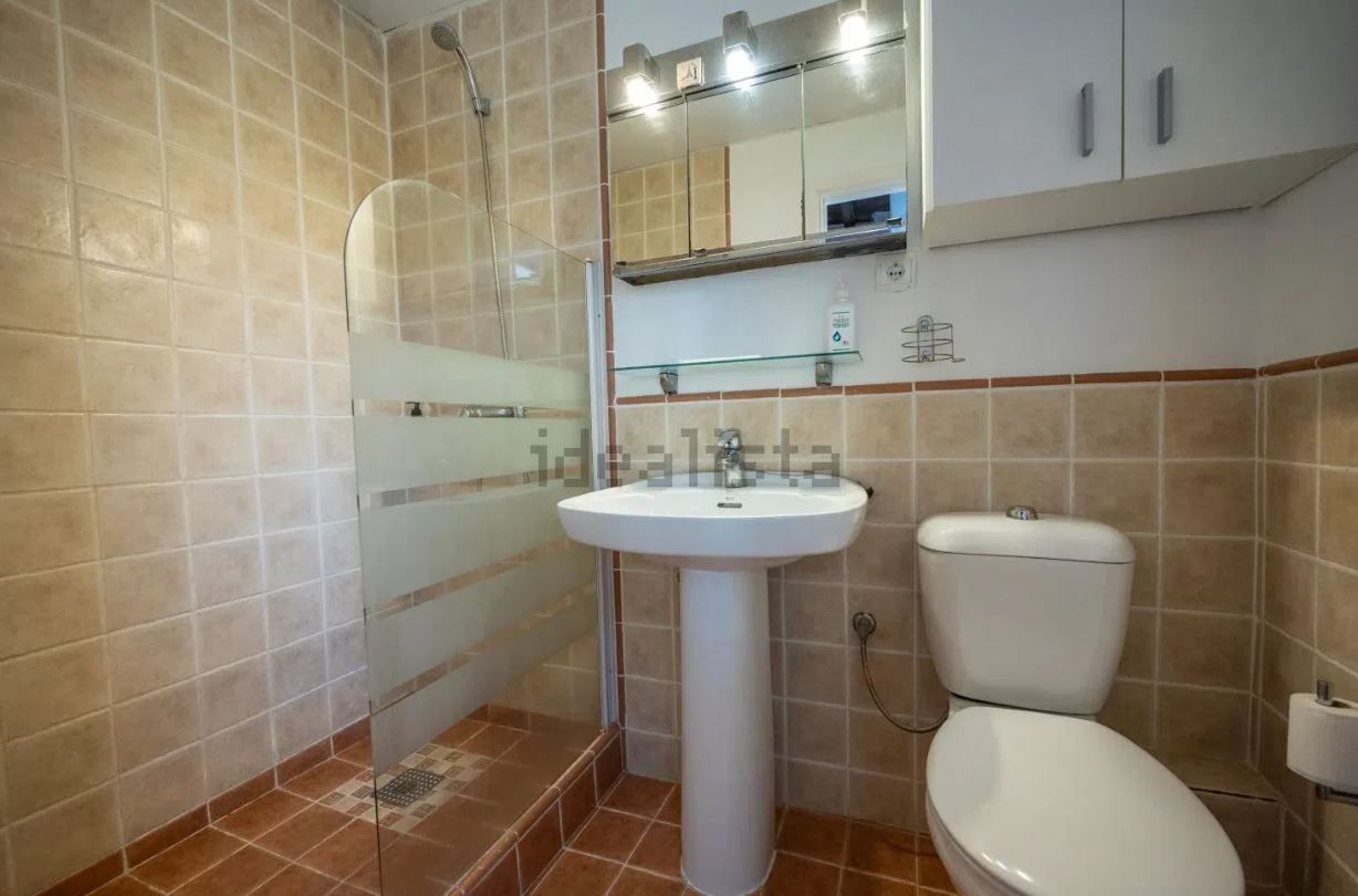 A la venta un edificio con dos apartamentos y negocio en Ibiza por 625.000 euros