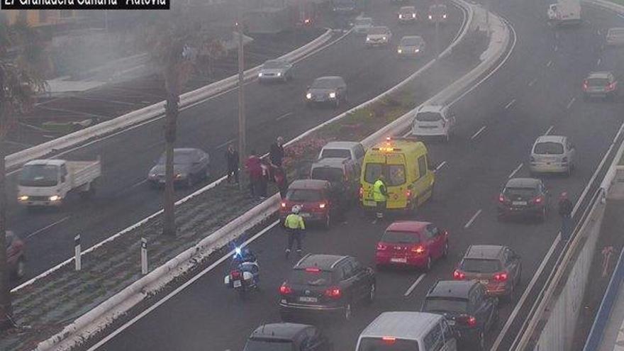 Un accidente en la Avenida Marítima provoca un atasco en la entrada Sur