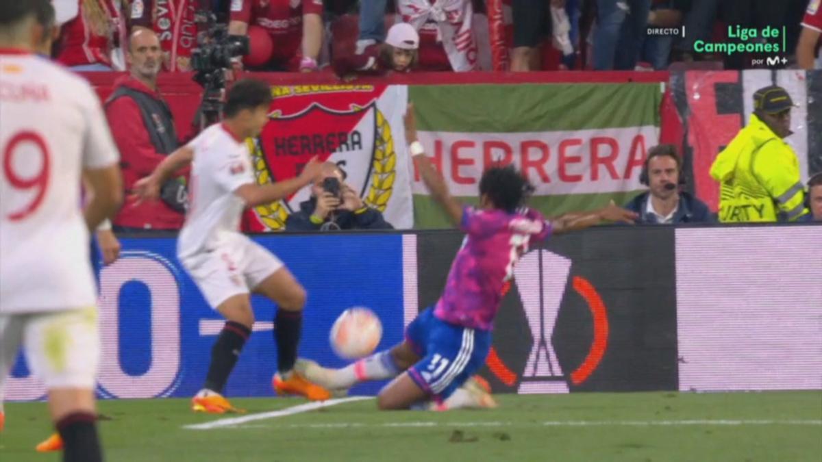 Sevilla - Juventus: El posible penalti sobre Óliver Torres