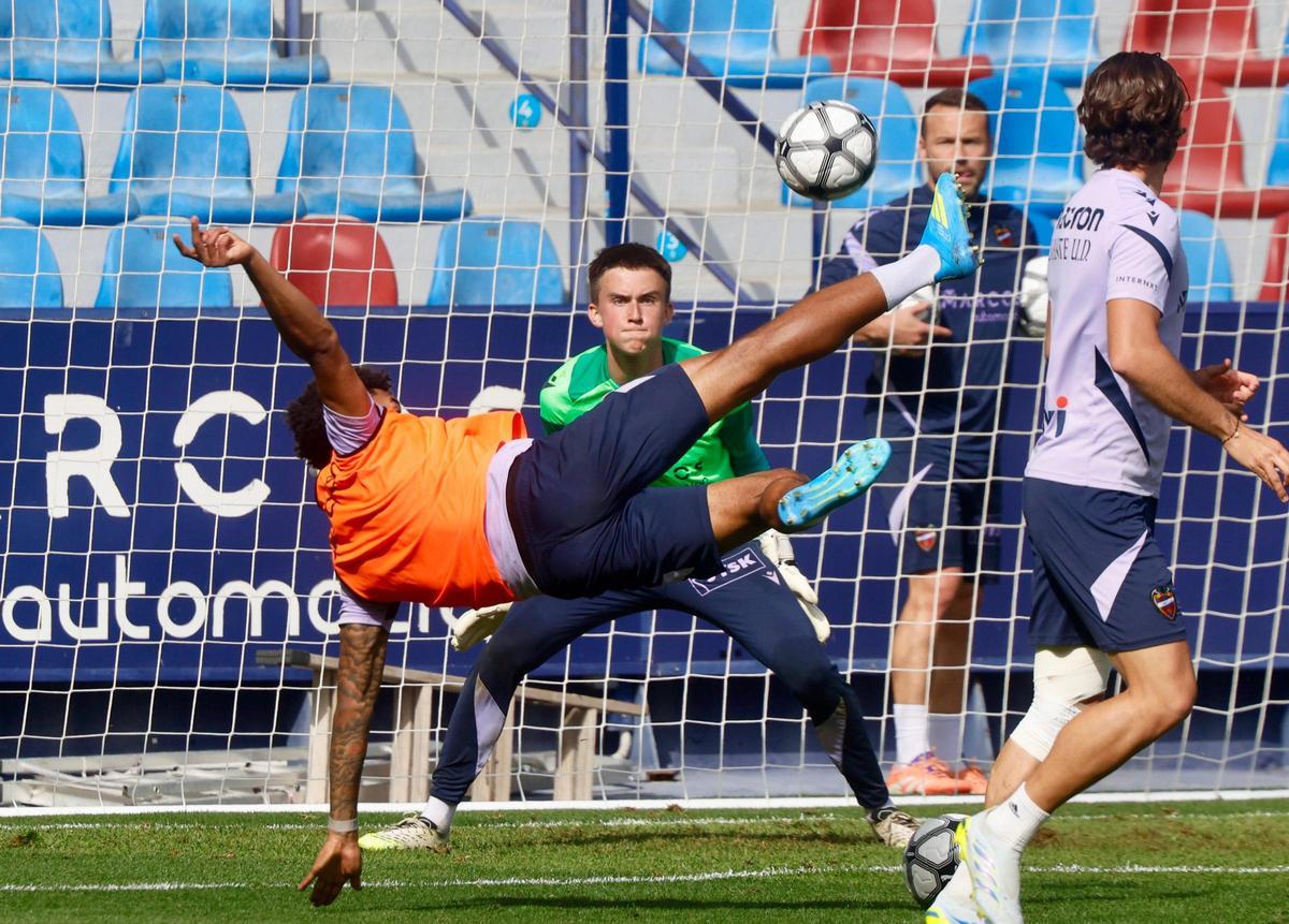 Un momento del entranamiento a puerta abierta