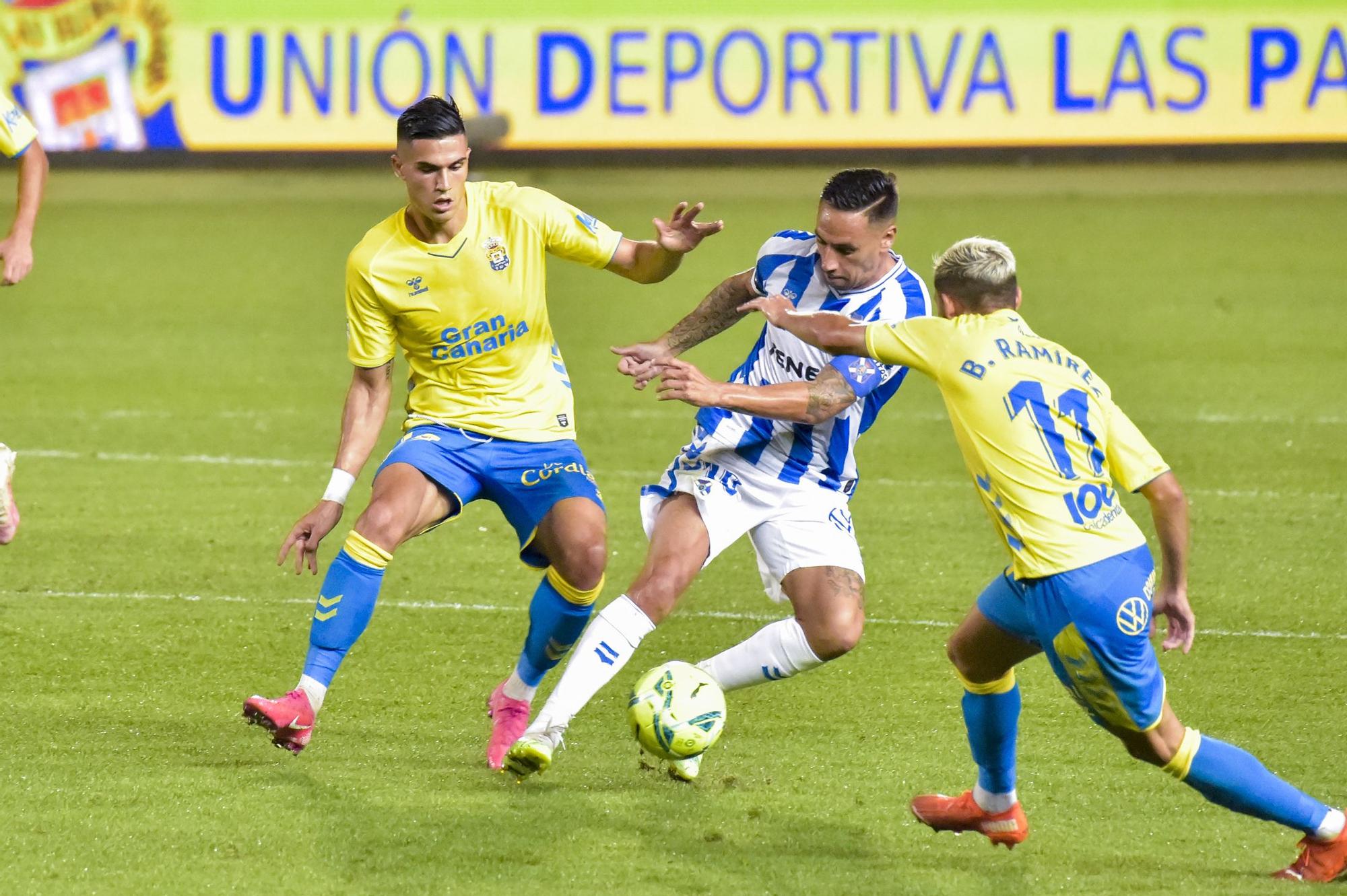 El partido del derbi UD Las Palmas - CD Tenerife, en imágenes