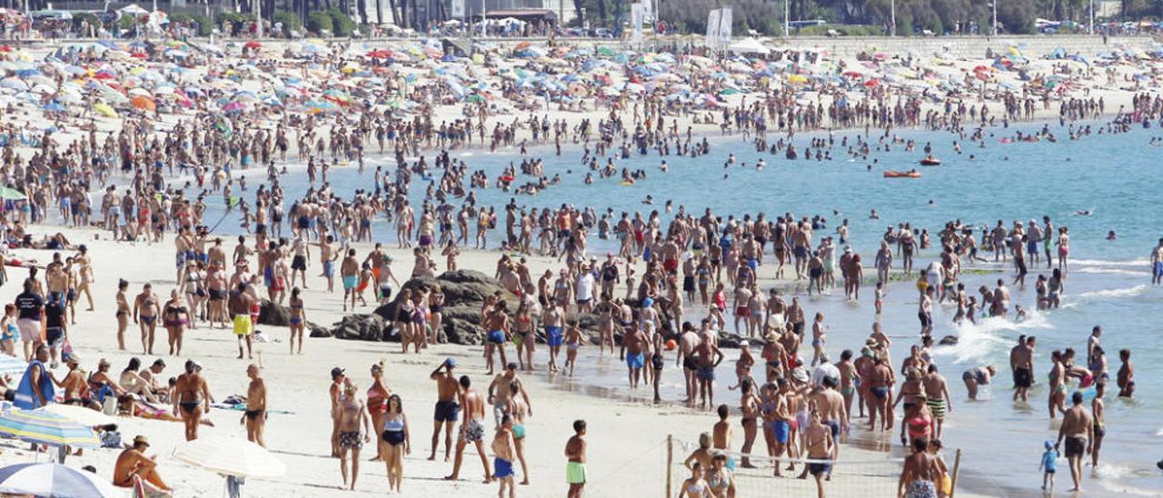 Un aspecto de la playa viguesa de Samil el pasado mes de julio.