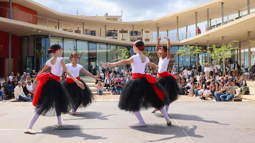 Día de la Danza frente al mar